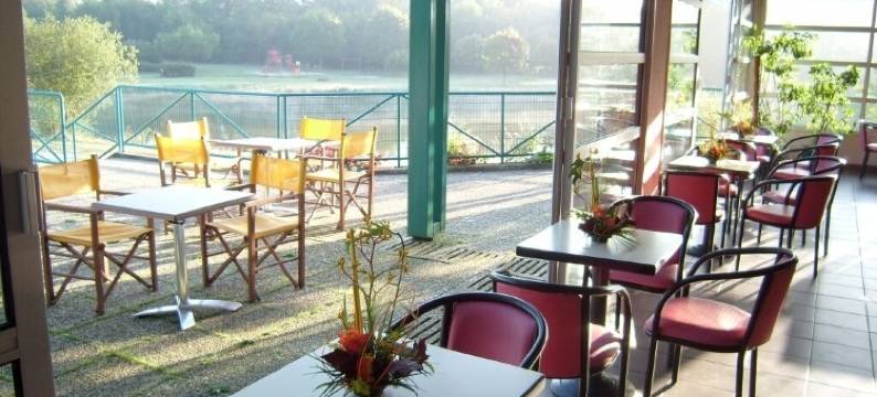 兰德鲁耶特沃尔露营酒店(Camping le Val de Landrouet)图片