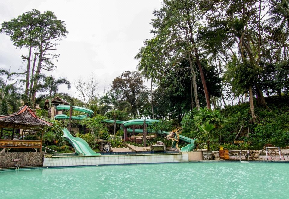 Hawaii Resort Family SuitesHotel Overview