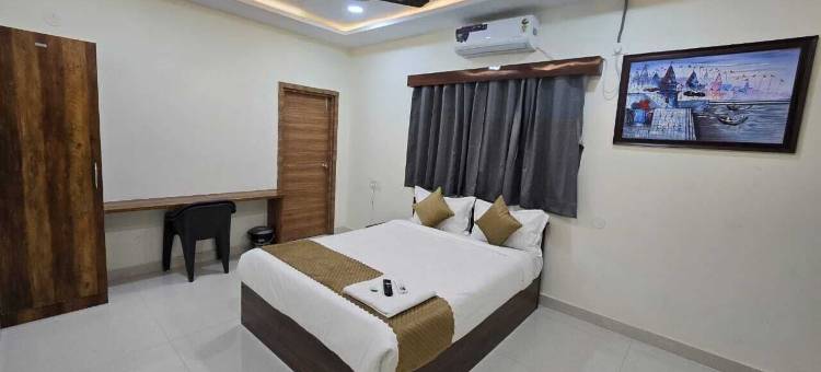 纳维亚大酒店豪华客房(FabHotel Navya Grand)图片
