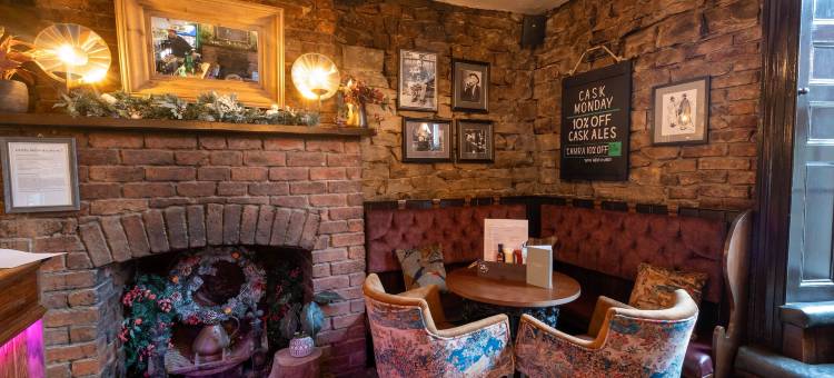 洛金汉阿姆斯酒店 - 格林国王旅馆(Rockingham Arms by Greene King Inns)图片