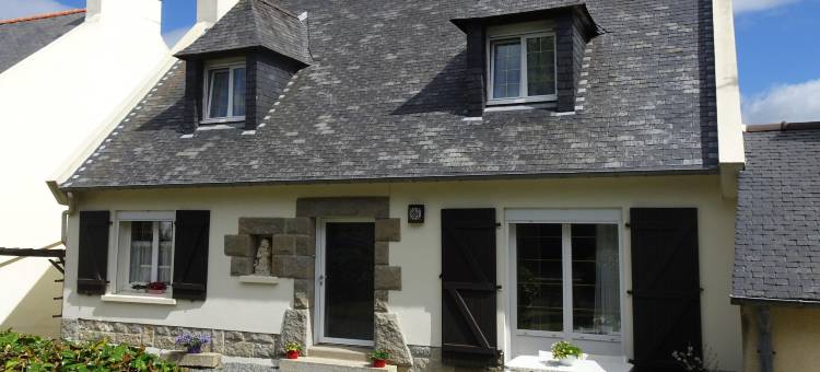 Holiday Home in Guerlesquin near Lake图片