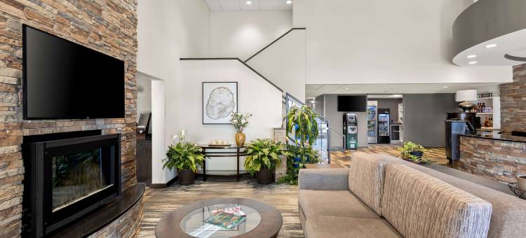 韦恩堡豪华贝斯特韦斯特酒店(Best Western Luxbury Inn Fort Wayne)图片