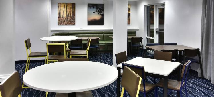 里奇蒙茵斯布鲁克万枫套房酒店(Fairfield Inn & Suites Richmond Innsbrook)图片