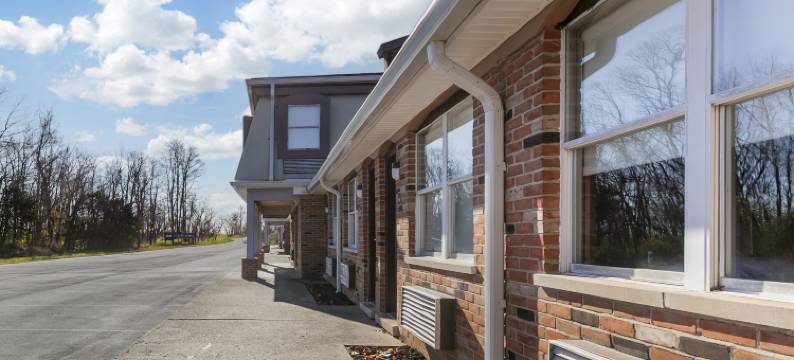 红屋顶乡村工作室乔治城，KY(HomeTowne Studios Georgetown, KY)图片