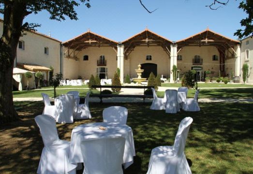 Domaine des Chais Hotel Overview