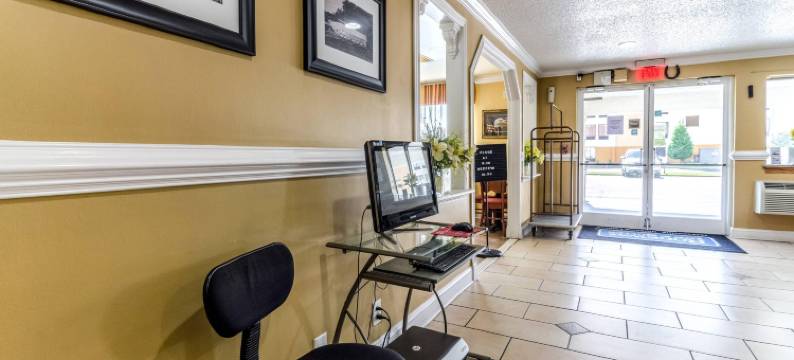 杰克森维尔勒琼营地附近罗德威套房酒店(Rodeway Inn & Suites Jacksonville Near Camp Lejeune)图片