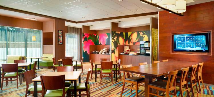 万枫酒店及套房亨德森维尔和弗拉特罗克(Fairfield Inn & Suites Hendersonville Flat Rock)图片