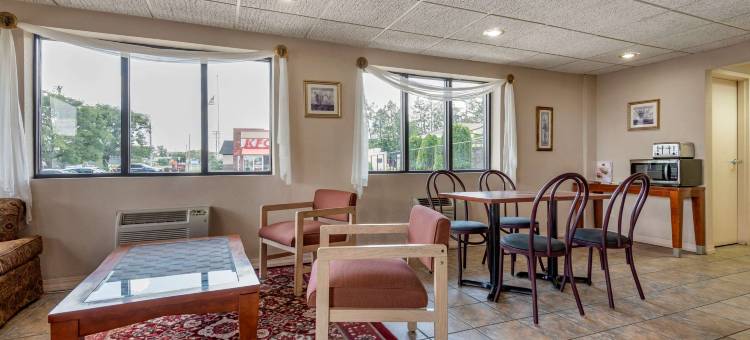 德威特 I-90 伊克诺旅馆(Econo Lodge Dewitt I-90)图片