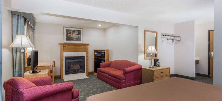 门罗温德姆速8酒店(Super 8 by Wyndham Monroe WI)图片