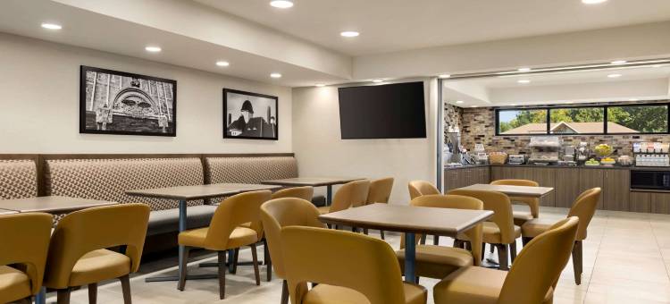 奥瓦通纳呗盟套房酒店(Baymont by Wyndham Owatonna)图片