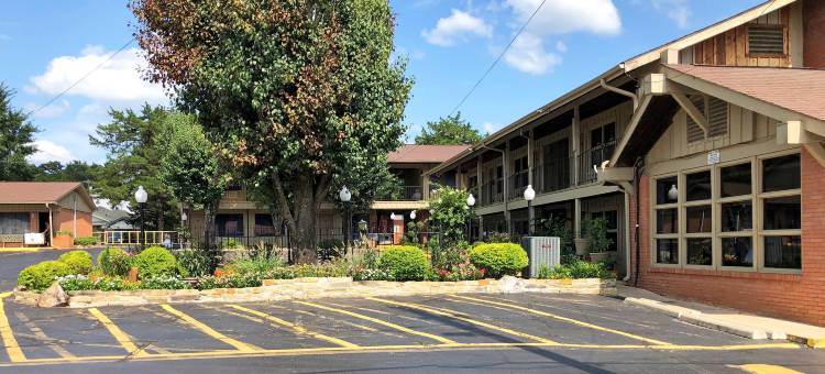 布罗肯鲍查尔斯韦斯利汽车旅馆(Charles Wesley Motor Lodge Downtown Broken Bow- Hochatown)图片