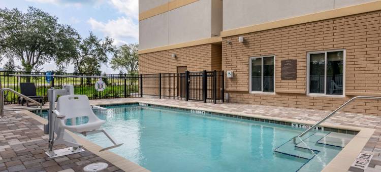 代托纳比奇市赛道舒适套房酒店(Comfort Suites Daytona Beach-Speedway)图片