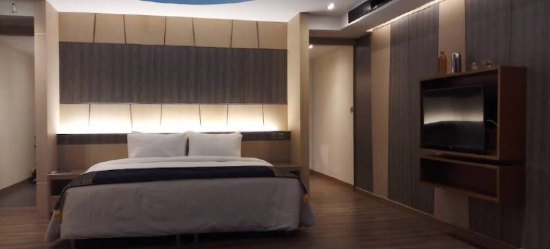 豪华惊人的按摩浴缸套房(Luxury Amazing Jacuzzi Suite)图片