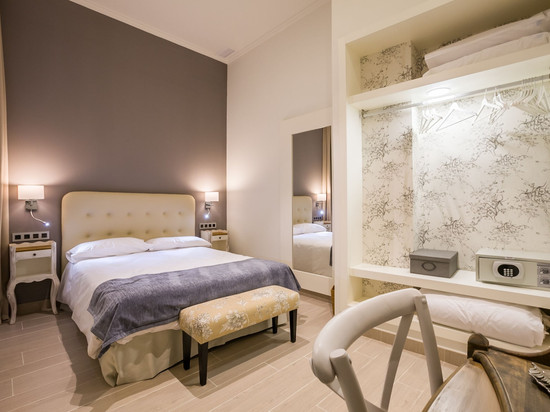 优越大教堂套房酒店