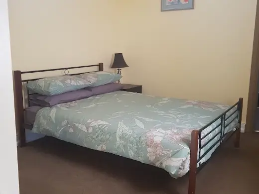 基礎公寓, 1 張雙人床