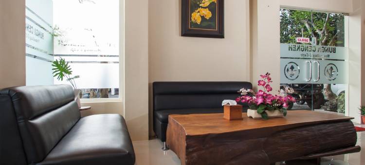 加兰丁香玛琅红多兹高级酒店(RedDoorz Premium @ Jalan Cengkeh Malang)图片