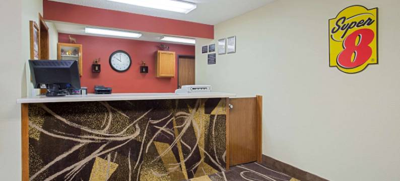 查尔斯城速8酒店(Super 8 by Wyndham Charles City)图片