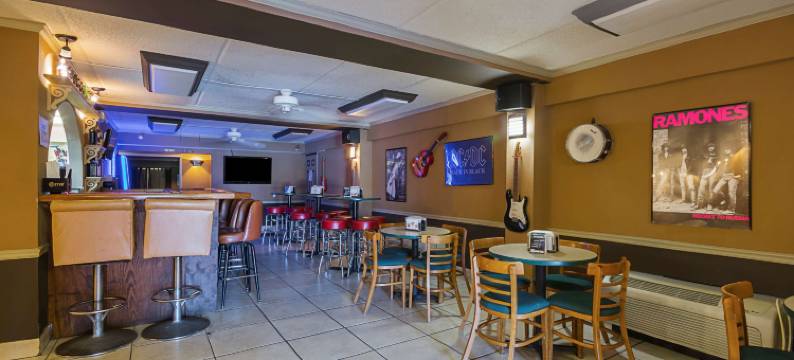 墨尔本美洲最佳价值套房酒店(Americas Best Value Inn and Suites Melbourne)图片