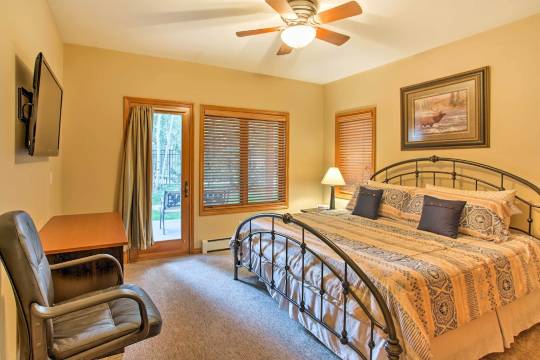 斯廷博特温泉镇联排别墅:距离滑雪升降机1个街区!(Steamboat Springs Townhome 1 Block to Ski Lifts!)