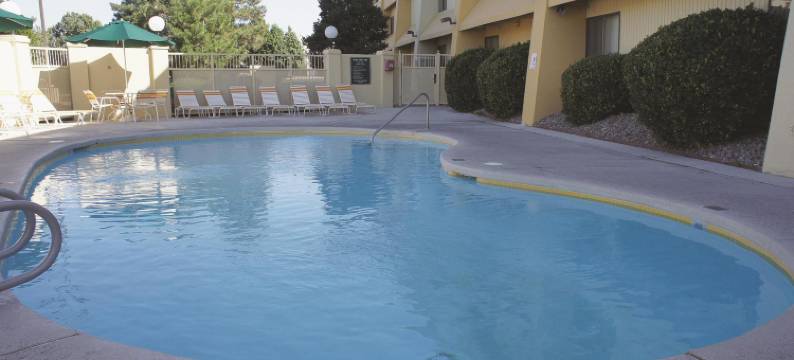 阿尔伯克基日报中心西北拉昆塔温德姆套房酒店(La Quinta Inn & Suites by Wyndham Albuquerque Journal Ctr NW)图片
