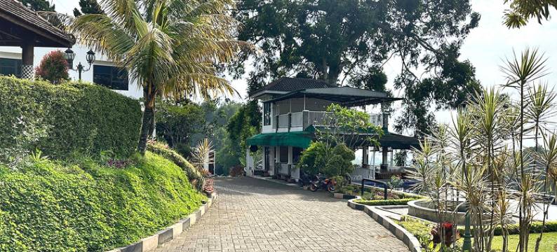 红门酒店乌尔班维尤坎萨度假村-芝萨鲁亚蓬查克(Urbanview Resort Syariah Khansa Cisarua Puncak by RedDoorz)图片