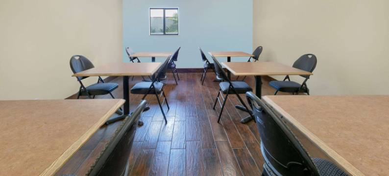 温德姆速8-纽布朗费尔斯I-35(Super 8 by Wyndham New Braunfels I-35)图片