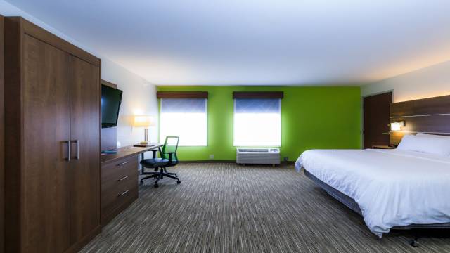 Holiday Inn Express 欧塞奇比奇(Holiday Inn Express OSAGE BCH - LAKE OF THE OZARKS by IHG)