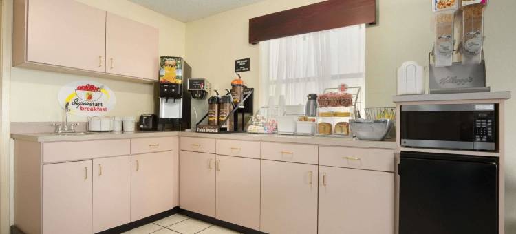 门罗速8酒店(Super 8 by Wyndham Monroe)图片