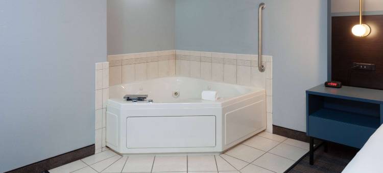 皮奥里亚美吟温德姆酒店(AmericInn by Wyndham Peoria)图片