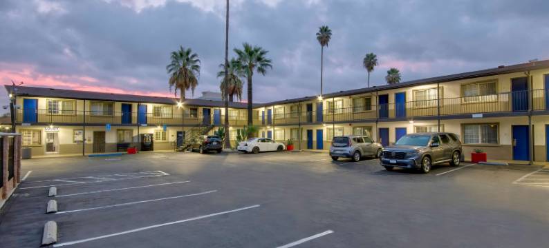 加利福尼亚圣贝纳迪诺 6 号开放式套房酒店(Studio 6 Suites San Bernardino, CA)图片