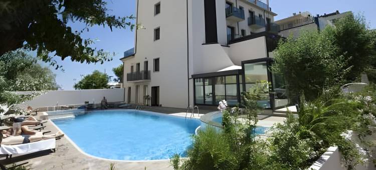 法拉帝海滩酒店(Ferretti Beach Hotel)图片