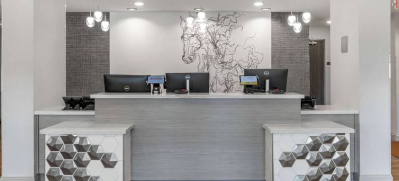 舒适酒店及套房克拉克斯维尔 - 路易斯维尔北(Comfort Inn & Suites Clarksville - Louisville North)图片