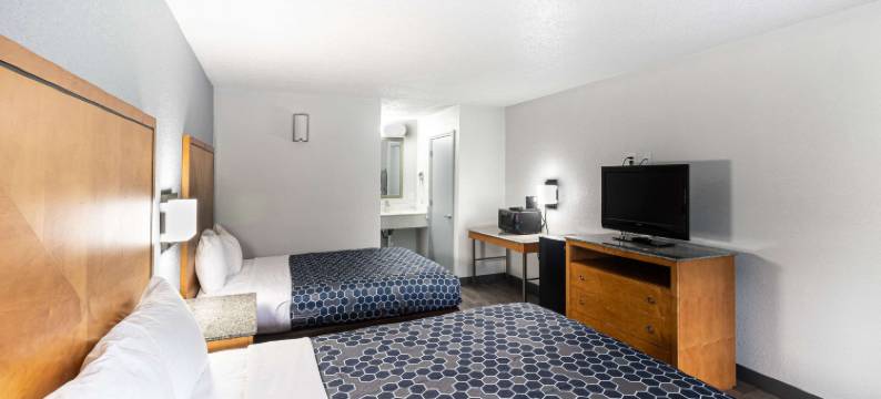 利堡罗德威酒店(Rodeway Inn at Fort Lee)图片