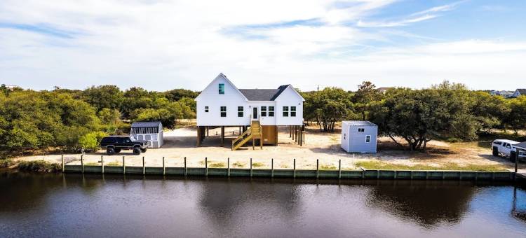 New CANAL front home a few rows back from the OCEAN! Beach passes provided!图片