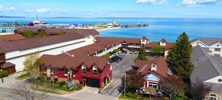 麦基诺城-海滨区速8酒店(Super 8 by Wyndham Mackinaw City/Beachfront Area)图片
