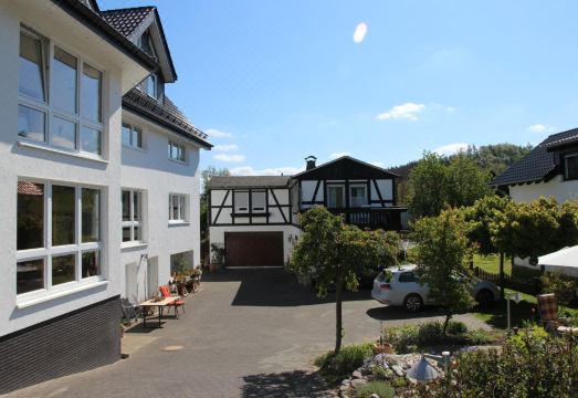 Pension Und Ferienwohnungen Schweinsberg Hotel Overview