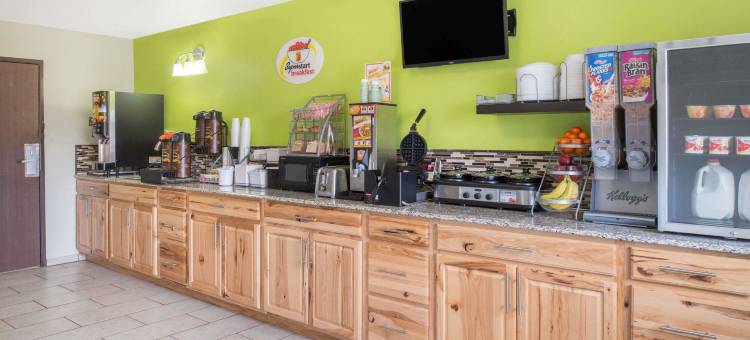 莫伯利速8酒店(Super 8 by Wyndham Moberly MO)图片