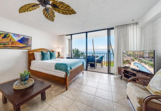 Complimentary Daily Activities and Cozy Comforts - Charming Retreat Hotel Overview