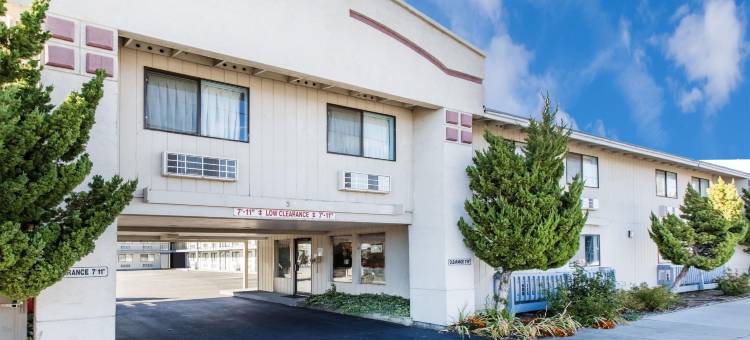 毕晓普速8酒店(Super 8 by Wyndham Bishop)图片