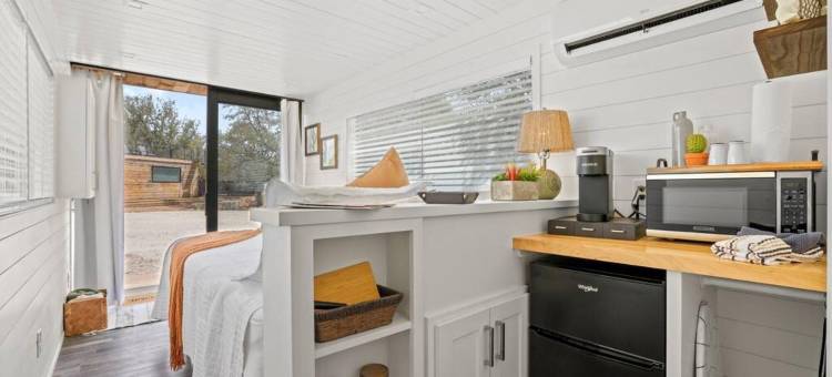 新的仙人掌-微型集装箱屋(New the Saguaro-Tiny Shipping Container Home)图片