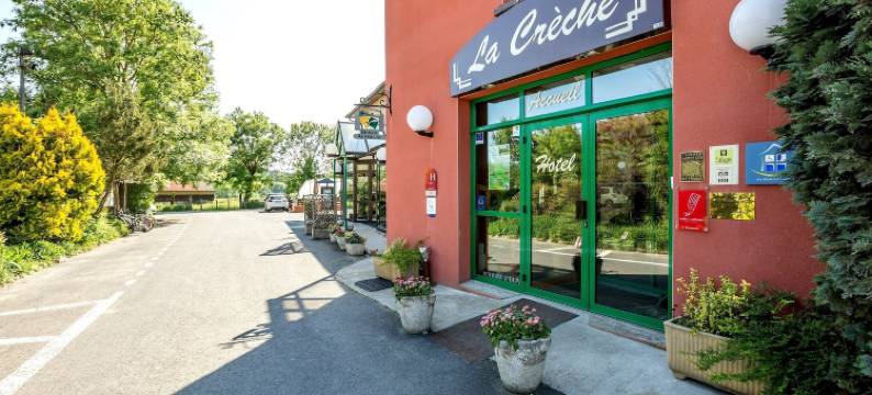 La Crèche酒店餐厅及其室内游泳池 - Logis Hôtels(Hôtel Restaurant la Crèche et sa Piscine intérieure - Logis Hôtels)图片