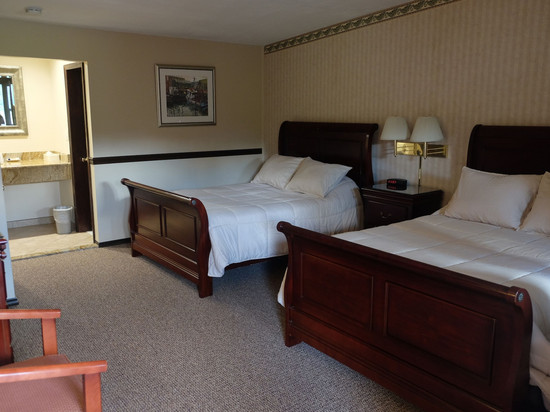 恰勒特宾馆及套房