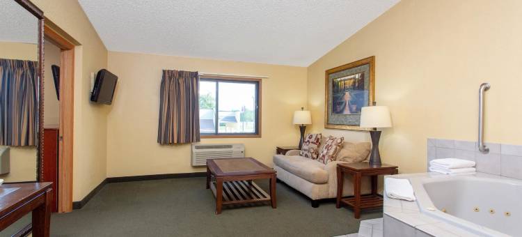 AmericInn by Wyndham West Bend图片