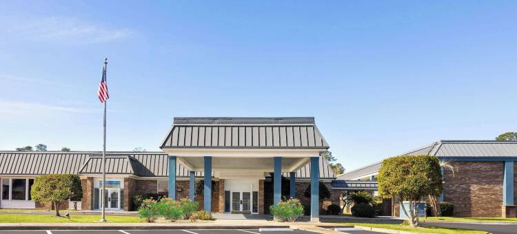 温德姆戴斯酒店亨斯维尔福特斯图尔特附近酒店(Days Inn by Wyndham Hinesville Near Fort Stewart)图片