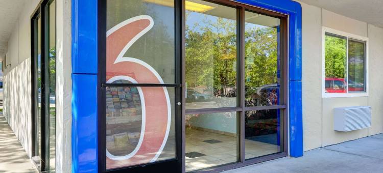 西雅图东6号汽车旅馆 - 伊萨夸市(Motel 6 Issaquah, WA - Seattle - East)图片