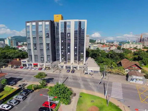 圣塞巴斯蒂安307双层公寓位于中心。