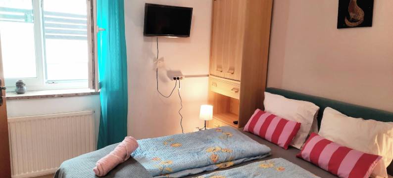 阿列古斯塔(Alie Gusta)图片