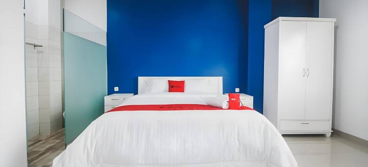 红多兹 Plus Living Plaza Jababeka 家庭旅馆(RedDoorz Plus near Living Plaza Jababeka)图片