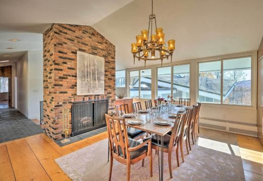 Pristine West Dover Home w/ Deck & Mountain Views! Hotel Overview