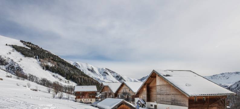 Apartment in France with Mountain Views & Pool图片